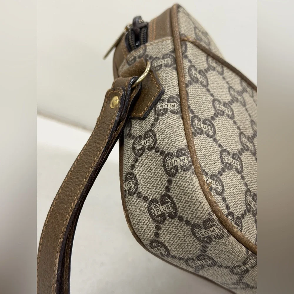 Vintage GUCCI Plus GG Clutch with Wrist Strap - Picture 7 of 14